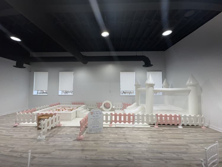 Softplay with Large Ball Pit & Small Bouncer