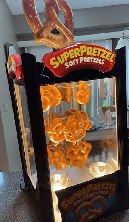 Super Pretzel Soft Pretzel Warmer 0